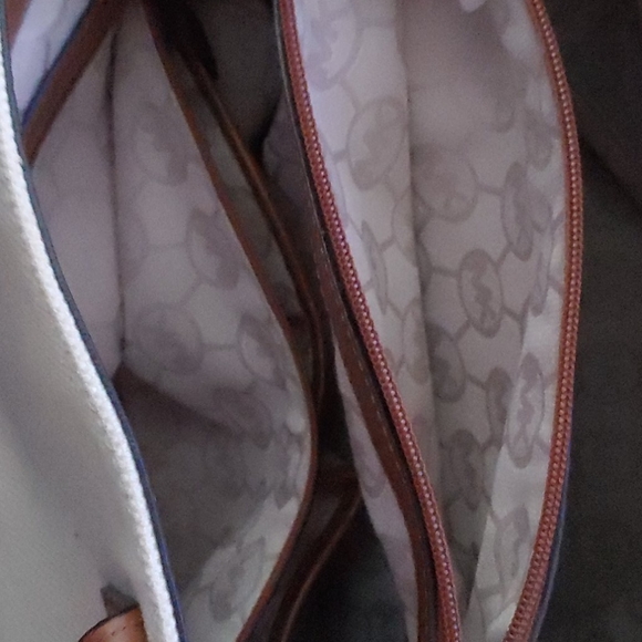 Micheal Kors Purse - Picture 8 of 8